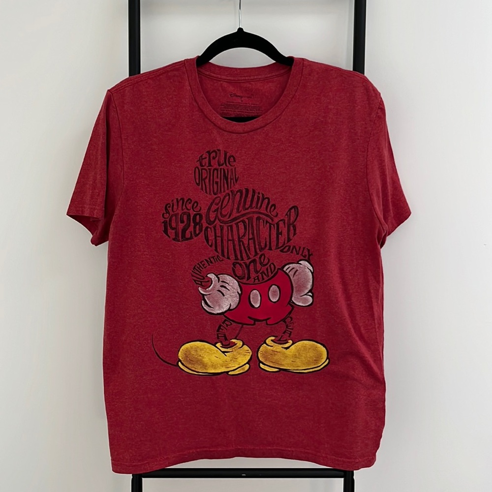 Disney Store Mickey Mouse World Attributes Tee T-shirt Adult Red Size M